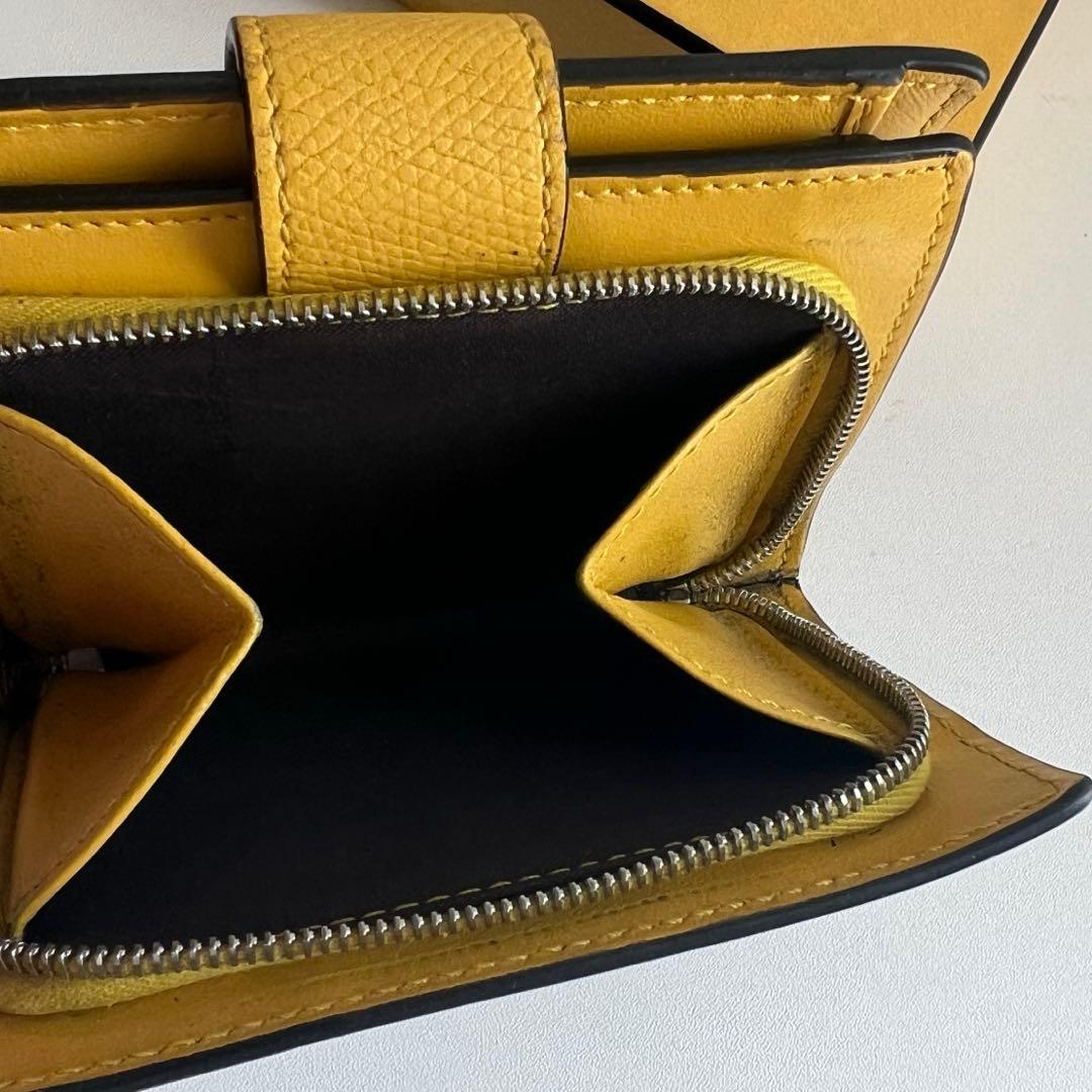 95 極上美品 FENDI フェンディ ズッカ 2つ折り財布