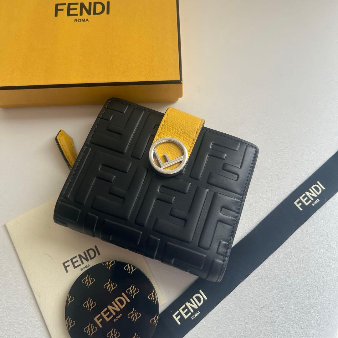 95 極上美品 FENDI フェンディ ズッカ 2つ折り財布