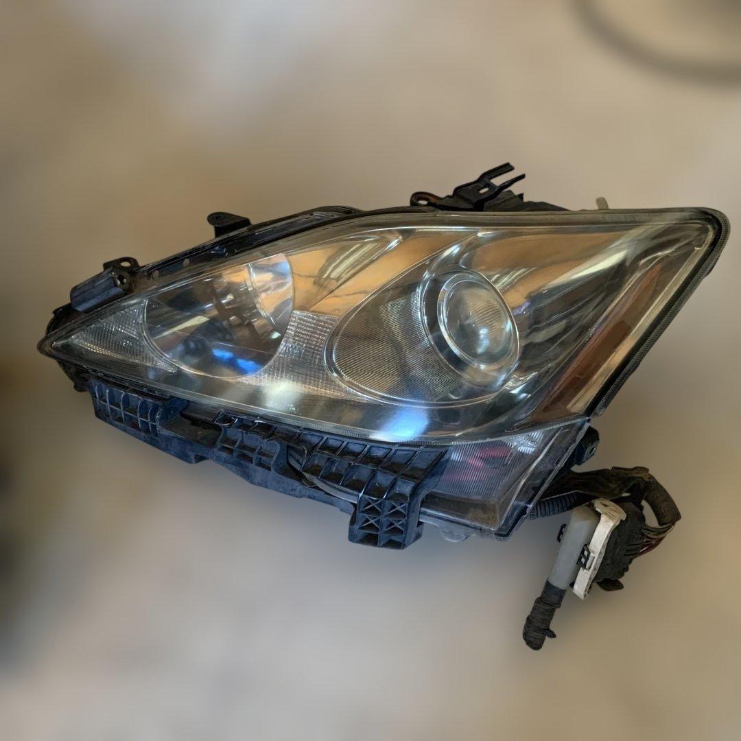 レクサス　IS 純正ヘッドライト左右セットバラスト付き　送料込み　中古品