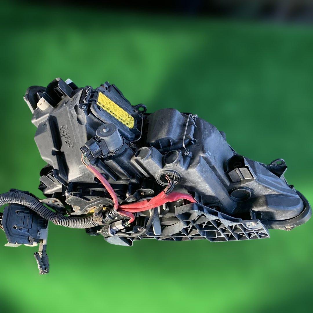 レクサス　IS 純正ヘッドライト左右セットバラスト付き　送料込み　中古品