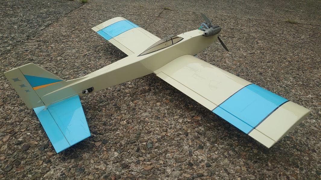 ★レーザーカット　ラジコン飛行機　　機体のみ　（ヨシオカ　サンデー　低翼）