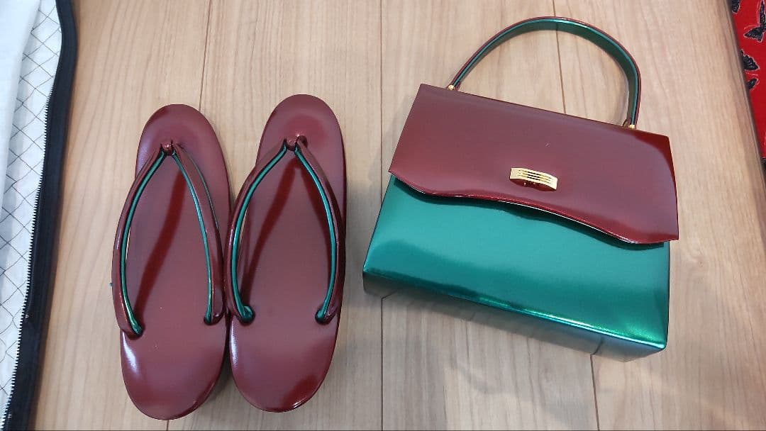 期間限定お値下げ中　振袖 赤・緑・金の花柄　小物一式セット