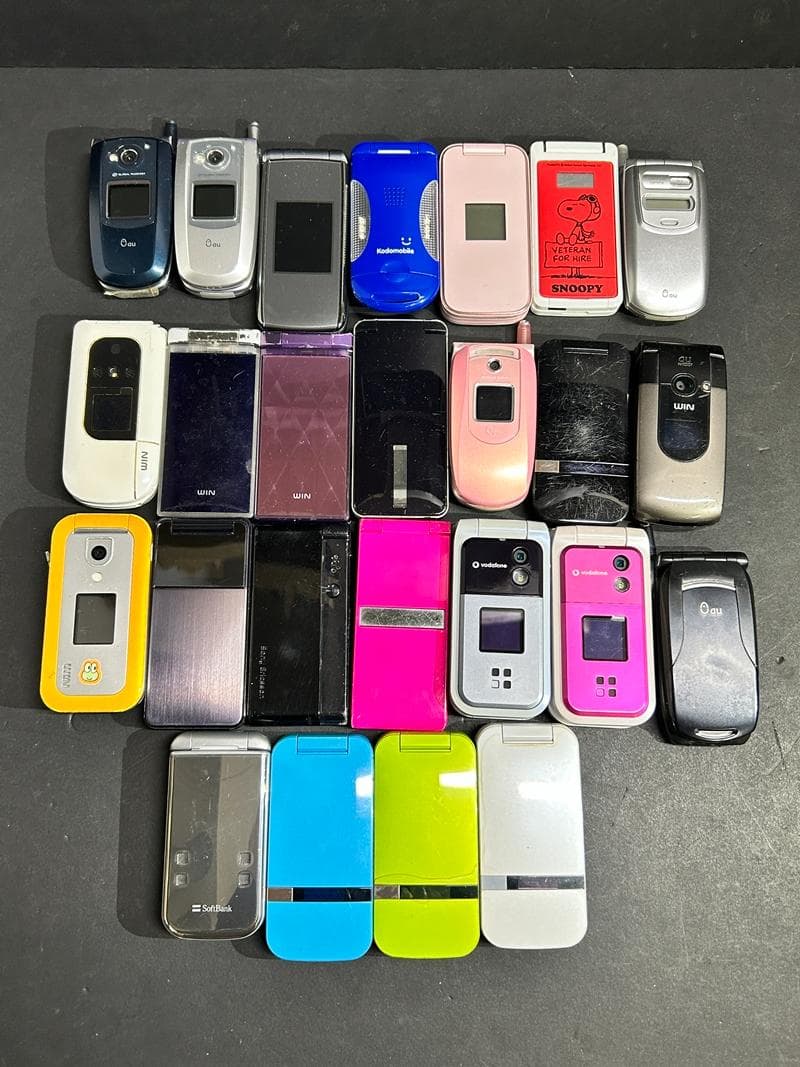 大量 携帯電話 ガラケー docomo/au 他 25台 ジャンク 部品取り