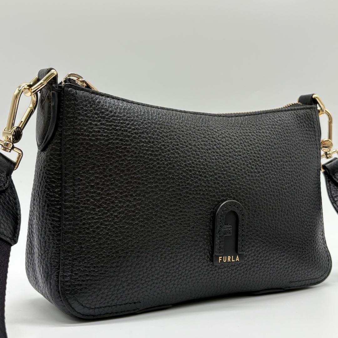 美品✨フルラ ショルダーバッグ アテナ アーチロゴ ゴールド金具 ブラック