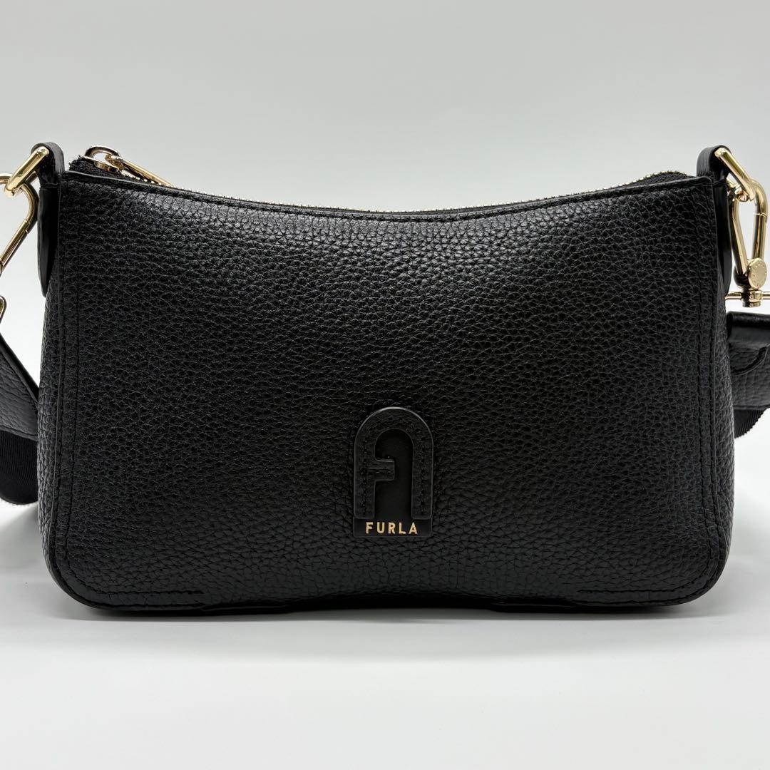 美品✨フルラ ショルダーバッグ アテナ アーチロゴ ゴールド金具 ブラック