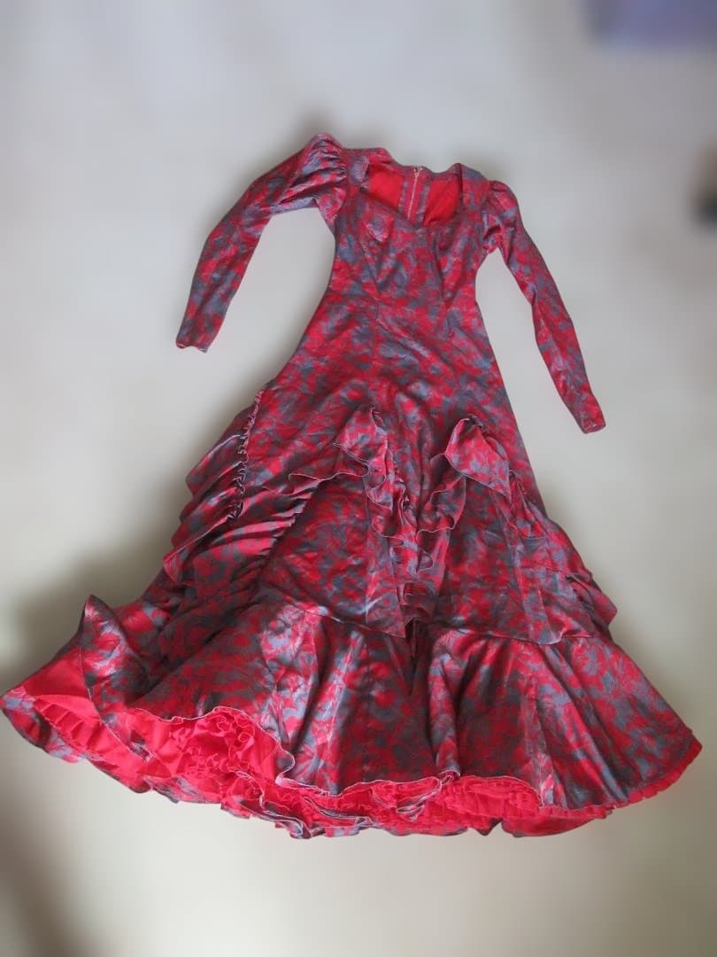 フラメンコドレス 赤とグレー 花柄