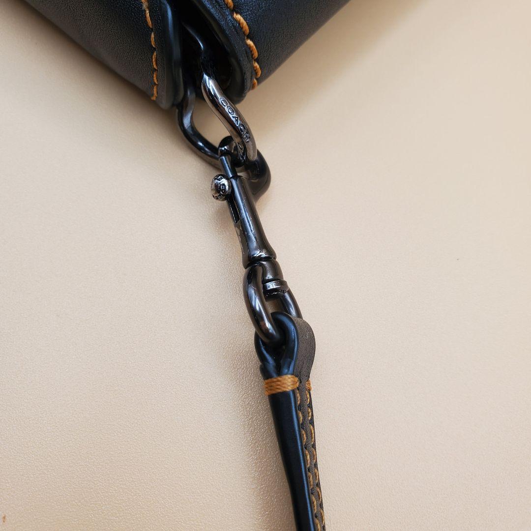 COACH ブラックレザー ショルダーバッグ　コーチ ディンキー ターンロック