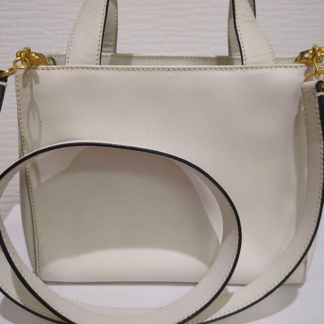 プラダ　ショルダー　本物　美品　正規品　PRADA　サフィアーノ　アイボリー