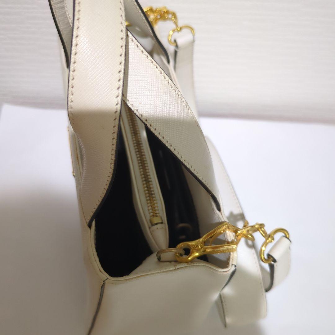 プラダ　ショルダー　本物　美品　正規品　PRADA　サフィアーノ　アイボリー