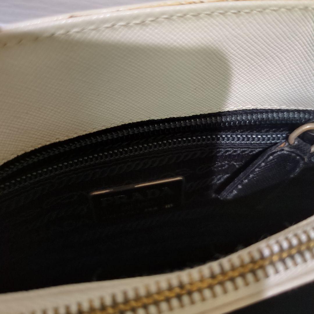 プラダ　ショルダー　本物　美品　正規品　PRADA　サフィアーノ　アイボリー