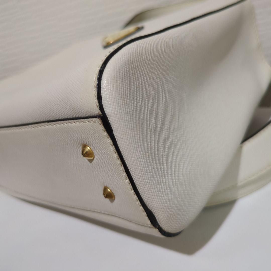 プラダ　ショルダー　本物　美品　正規品　PRADA　サフィアーノ　アイボリー
