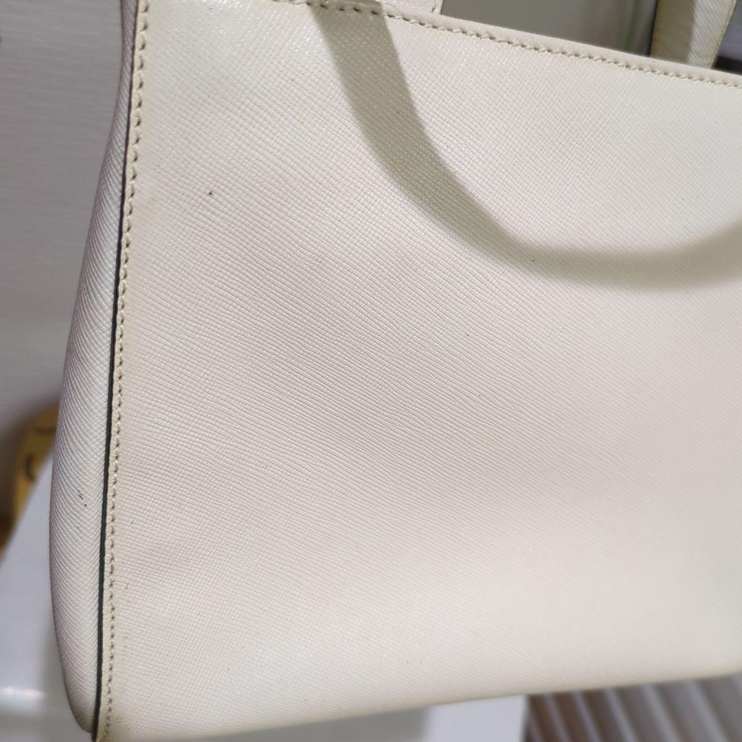 プラダ　ショルダー　本物　美品　正規品　PRADA　サフィアーノ　アイボリー