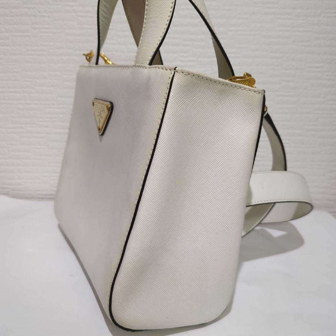 プラダ　ショルダー　本物　美品　正規品　PRADA　サフィアーノ　アイボリー