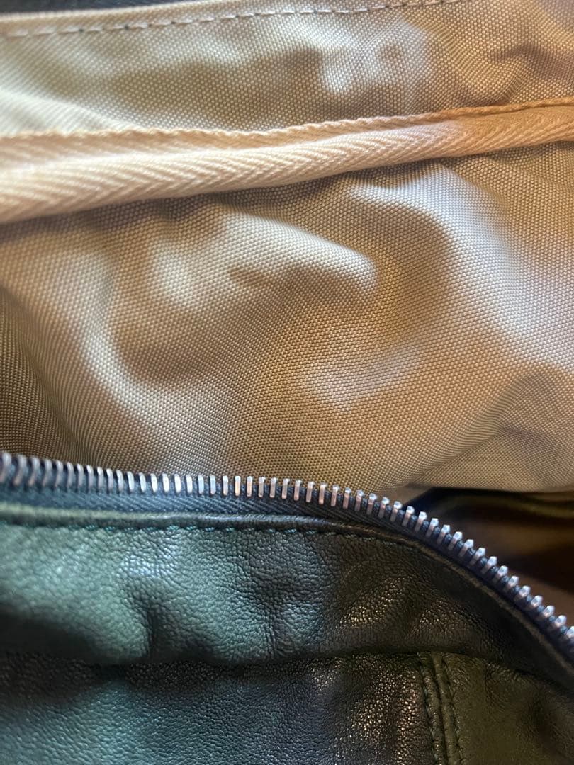 MARNI ダークグリーン ショルダーバッグ(チャーム付き)