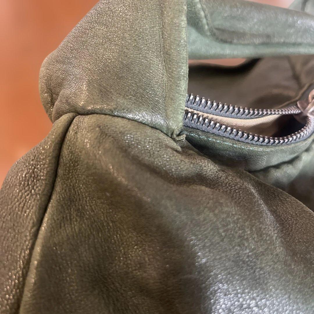 MARNI ダークグリーン ショルダーバッグ(チャーム付き)