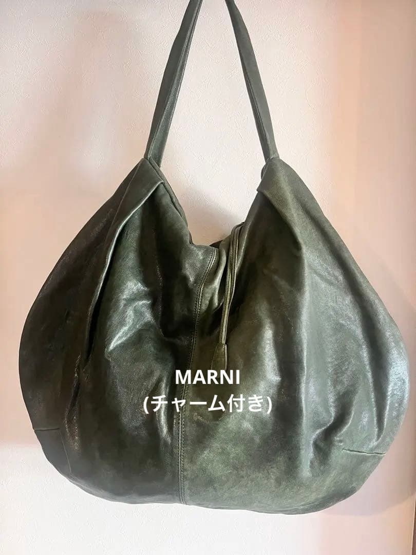 MARNI ダークグリーン ショルダーバッグ(チャーム付き)