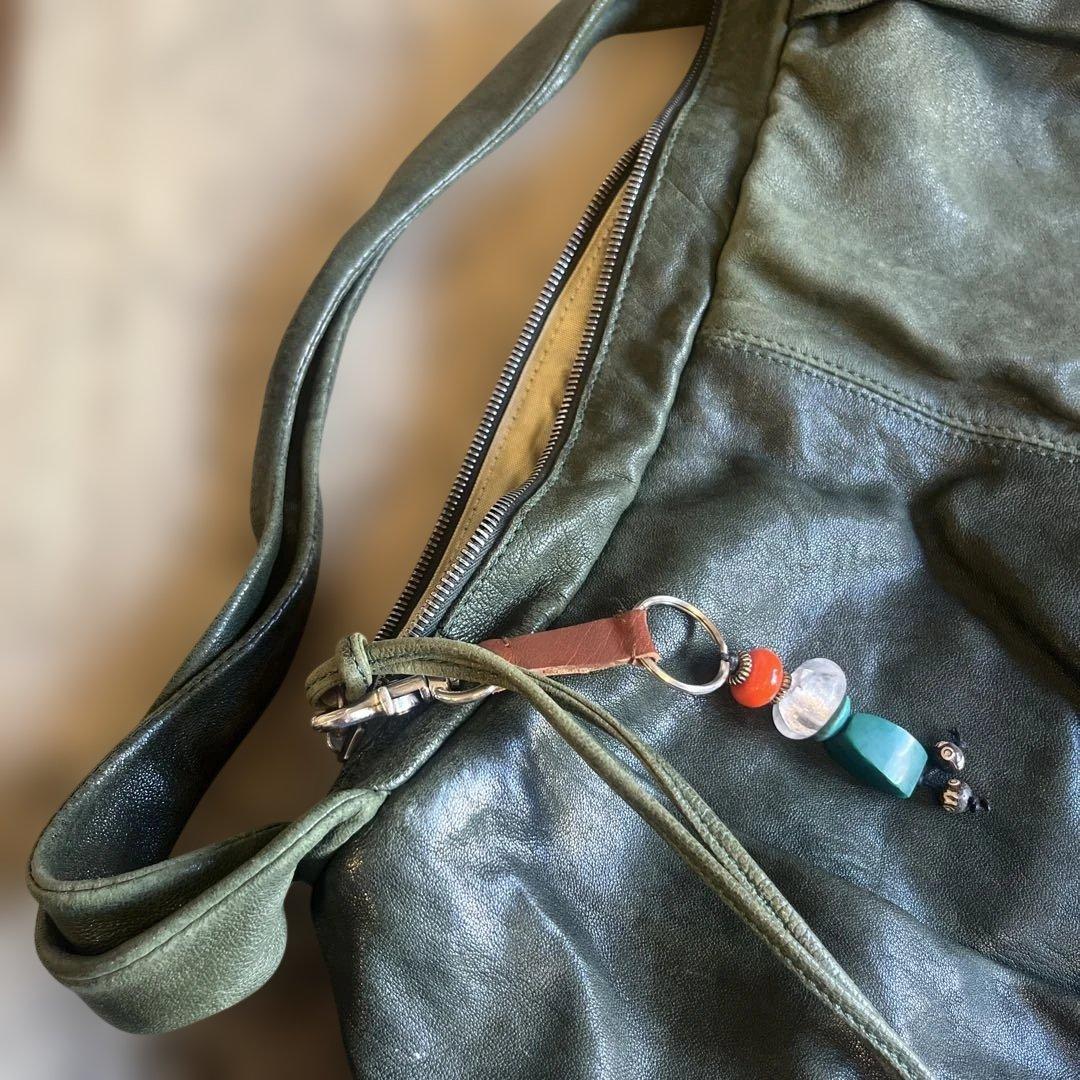 MARNI ダークグリーン ショルダーバッグ(チャーム付き)