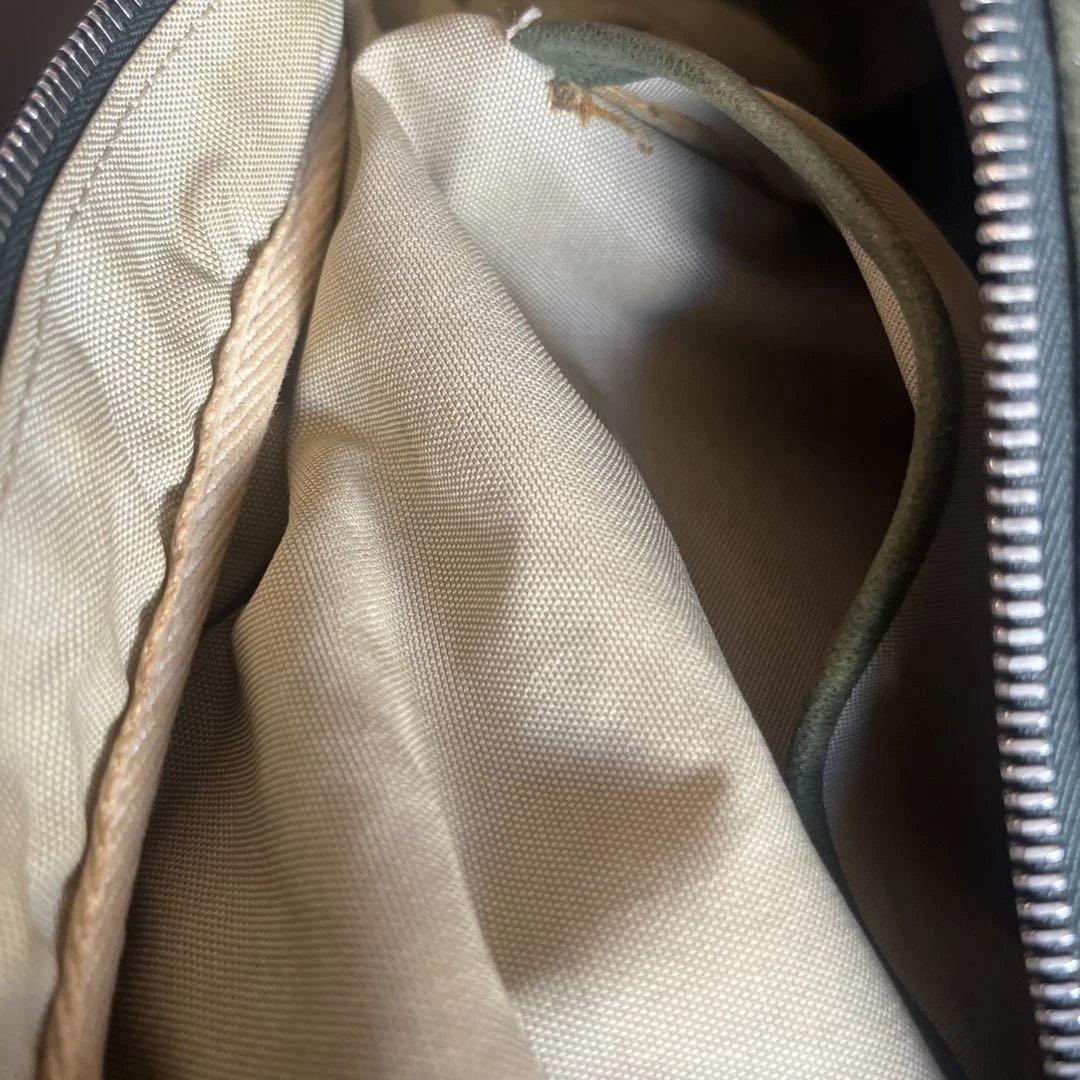 MARNI ダークグリーン ショルダーバッグ(チャーム付き)