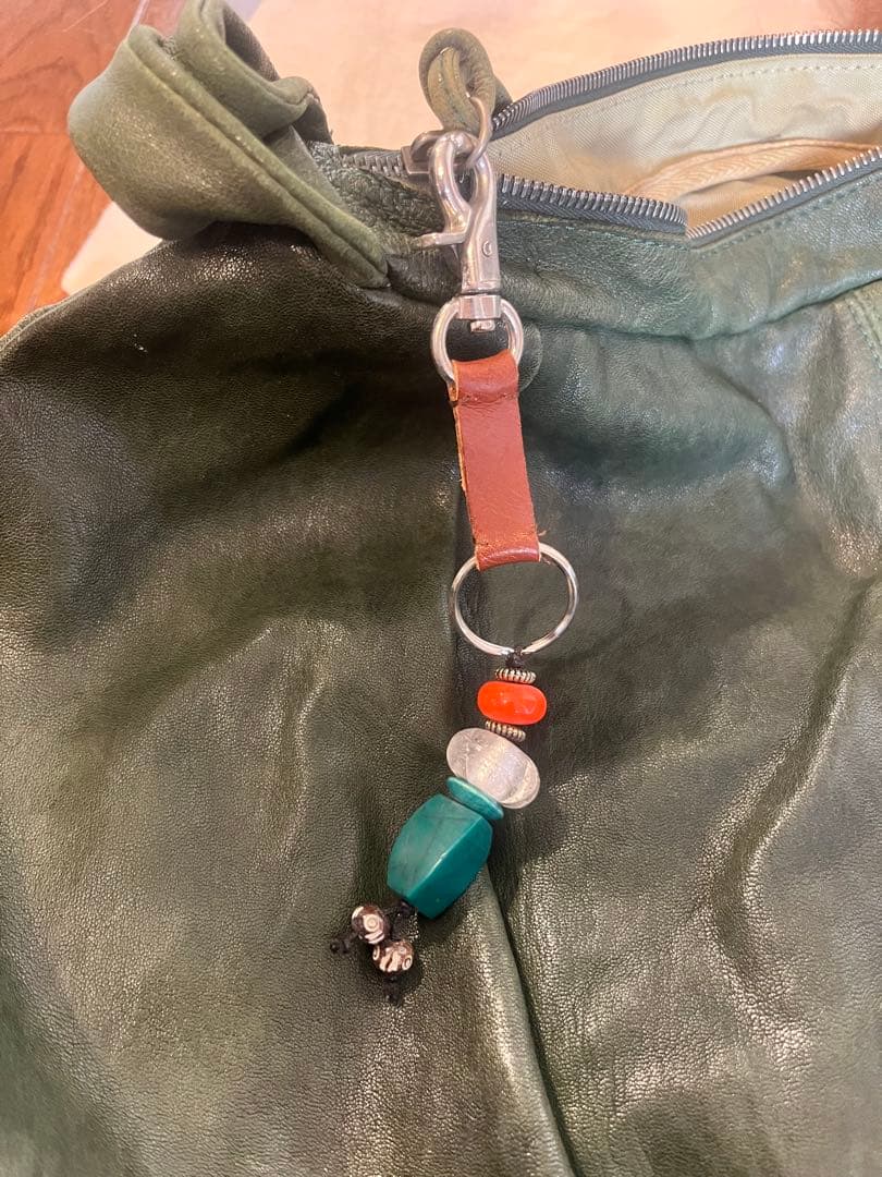 MARNI ダークグリーン ショルダーバッグ(チャーム付き)