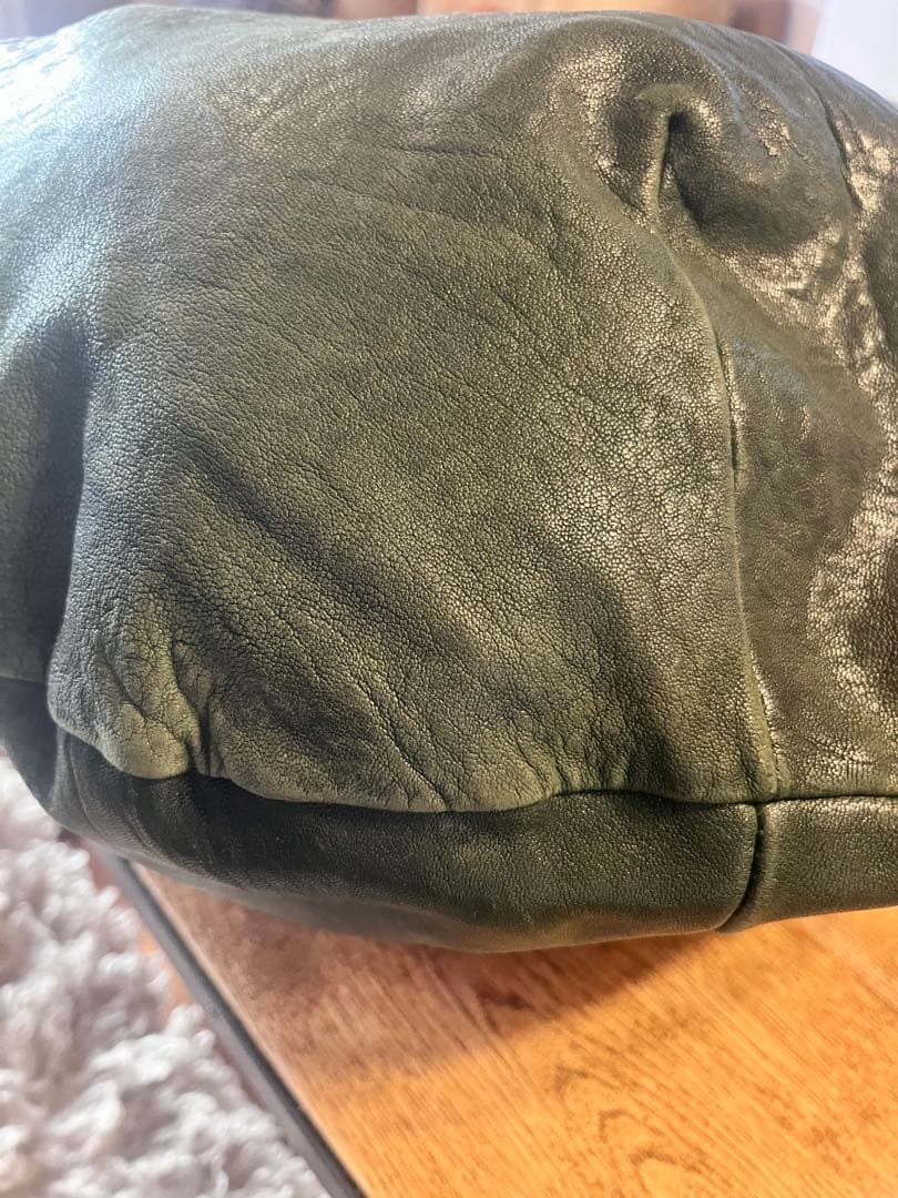 MARNI ダークグリーン ショルダーバッグ(チャーム付き)