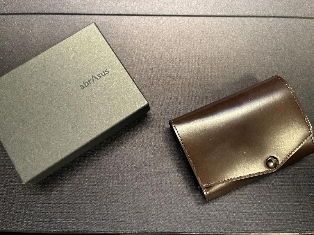 [アブラサス] いっぱい入る小さい財布 チョコ abrAsus