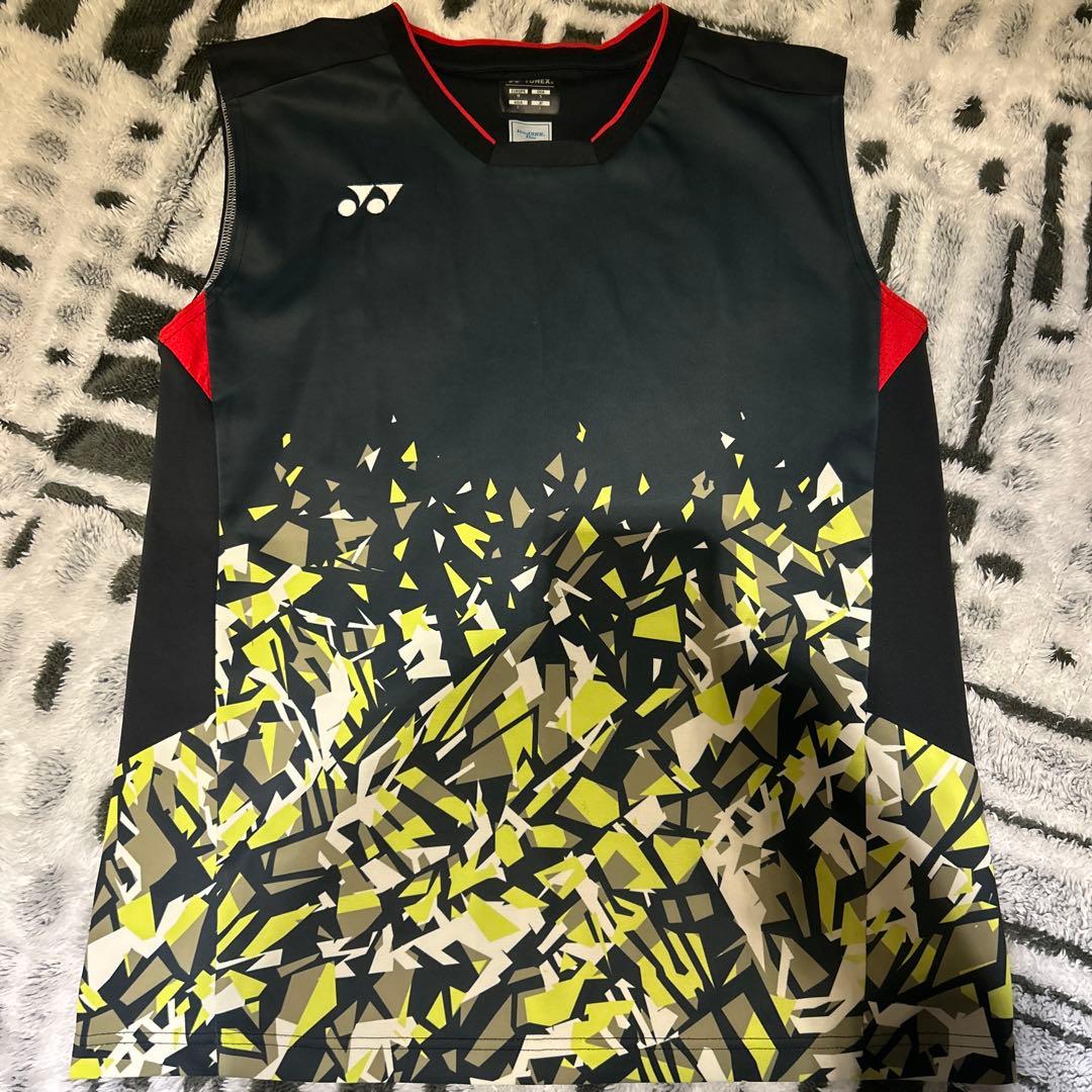 モツ鍋　YONEX バドミントン　テニス　ゲームシャツ　ノースリーブ