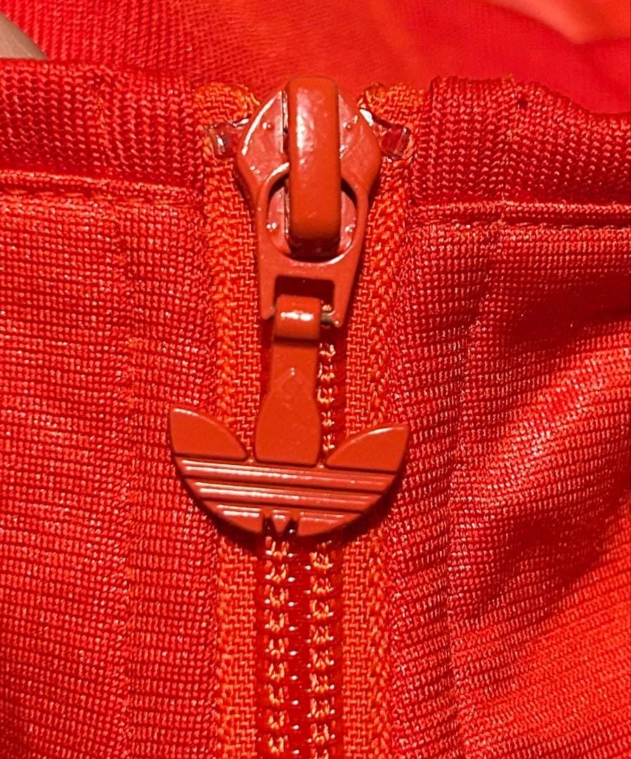 希少　日本未発売　adidas CHILE62トラックジャケット 赤　黒