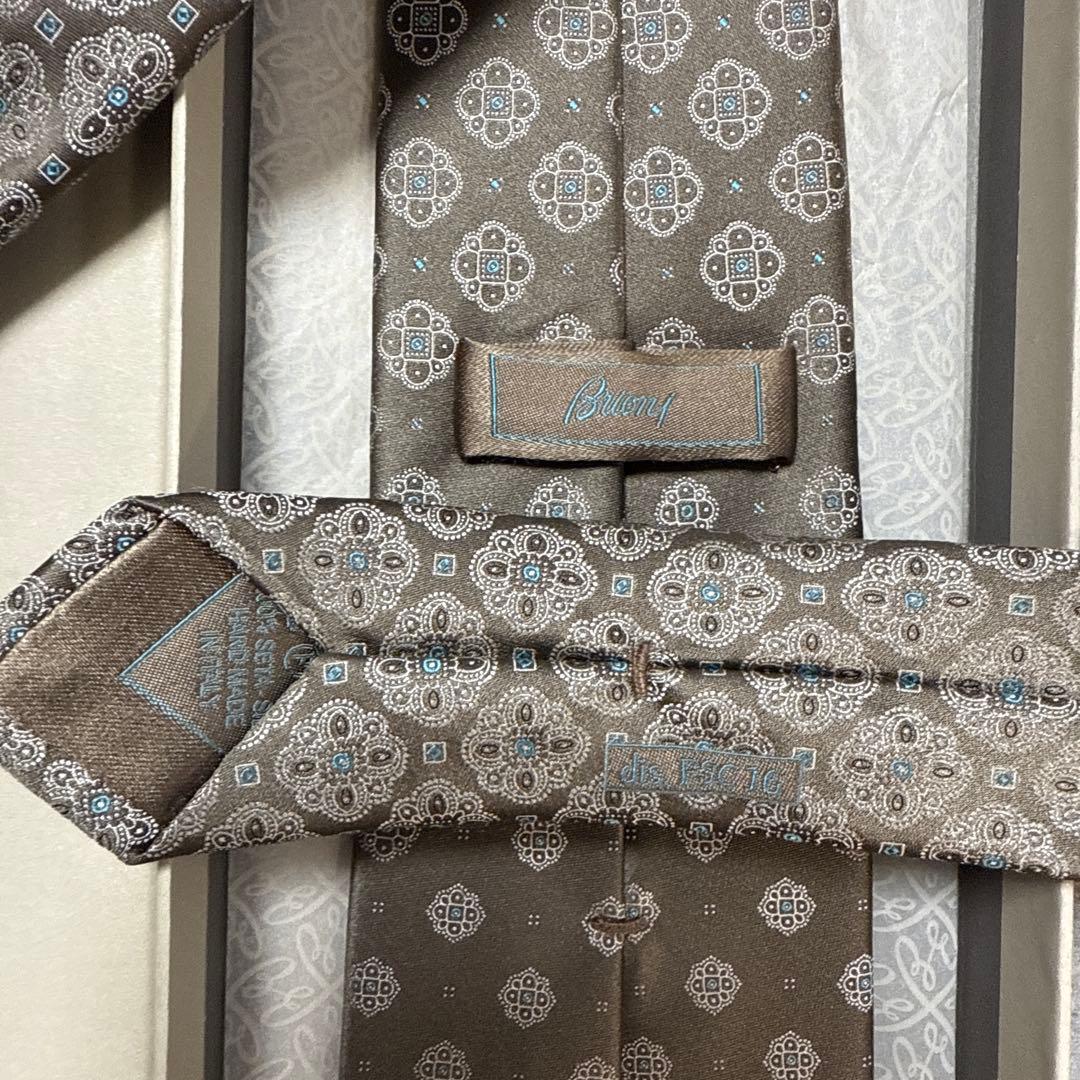 美品　ブリオーニ　ネクタイ　茶ベージュ　ドット　シルクジャガード　重厚感
