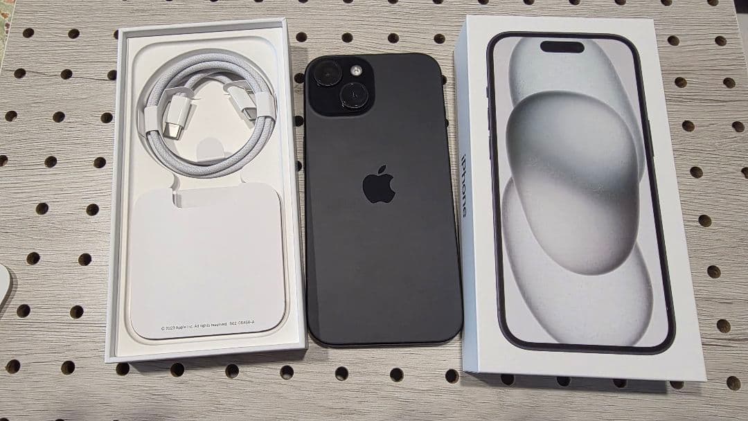 Apple iPhone 15 ブラック