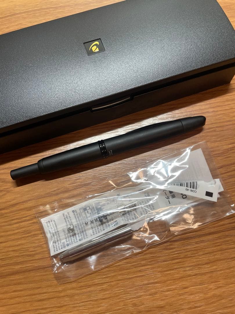 PILOT キャップレス 万年筆 マットブラック　F字