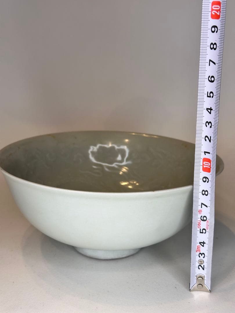 水芙蓉様　」青白釉 陰刻龍文 碗　内側暗文様　中国古陶磁　時代物