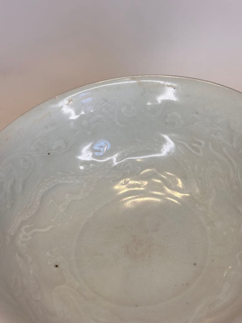 水芙蓉様　」青白釉 陰刻龍文 碗　内側暗文様　中国古陶磁　時代物