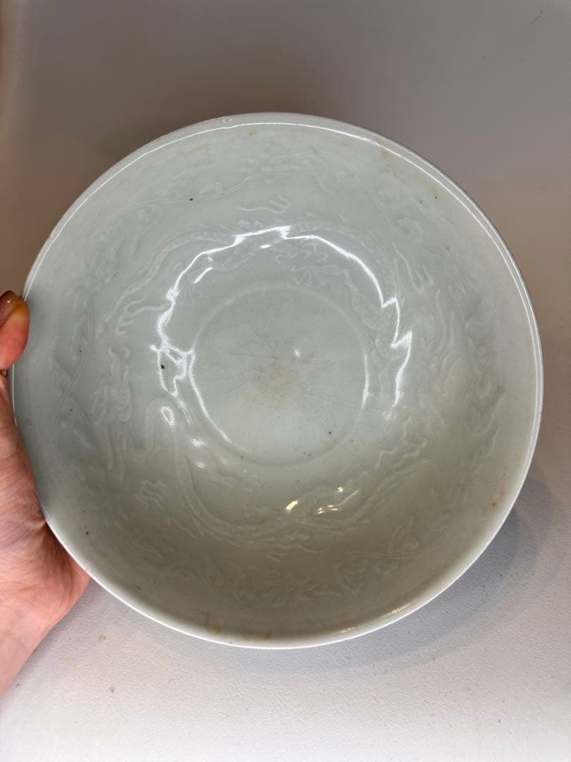 水芙蓉様　」青白釉 陰刻龍文 碗　内側暗文様　中国古陶磁　時代物