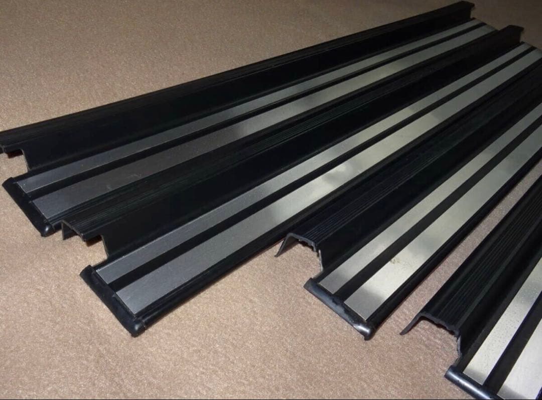 ビバンダム君専用 メルセデスベンツ W124純正ドアシル・スカッフプレート