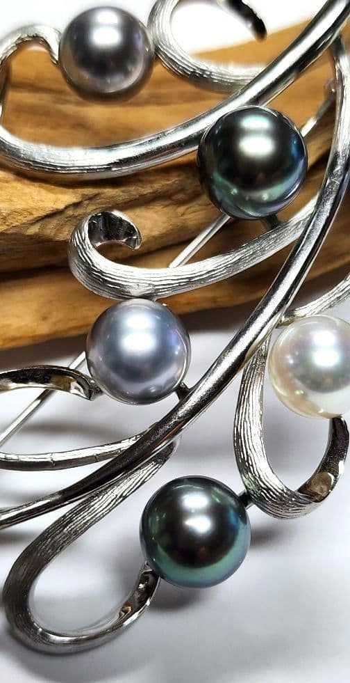 森*様 エクボが殆どない、粒ぞろいの真珠！！ SV　マルチパールブローチ