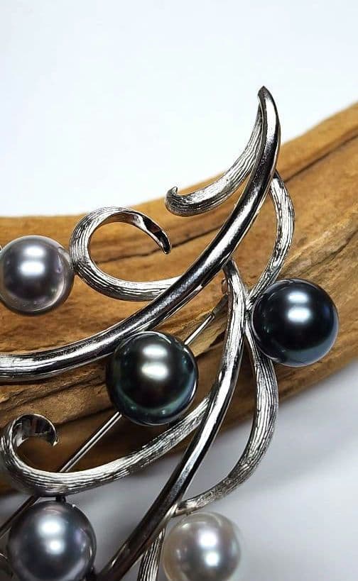 森*様 エクボが殆どない、粒ぞろいの真珠！！ SV　マルチパールブローチ