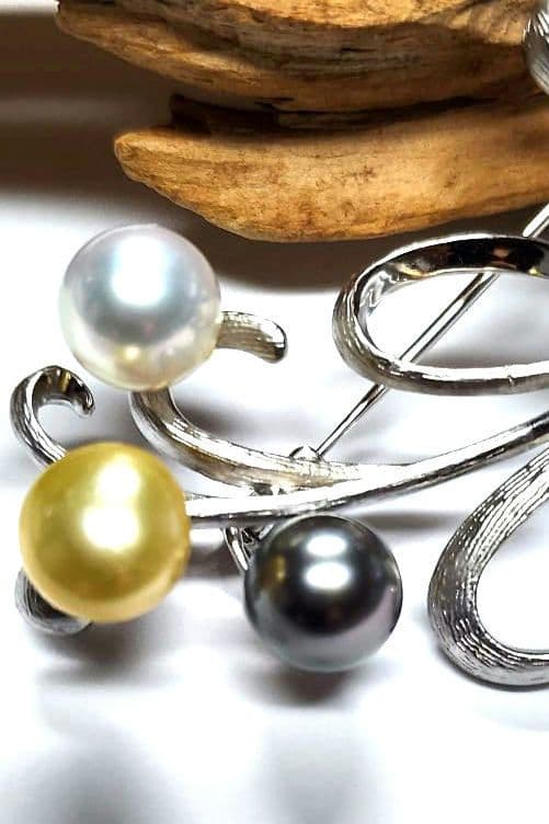 森*様 エクボが殆どない、粒ぞろいの真珠！！ SV　マルチパールブローチ