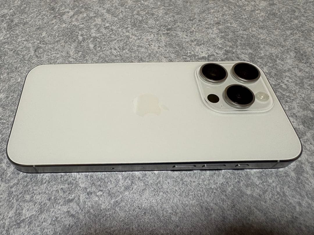 iPhone15Pro 256GB ホワイトチタニウム　超美品
