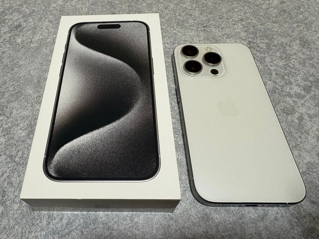 iPhone15Pro 256GB ホワイトチタニウム　超美品