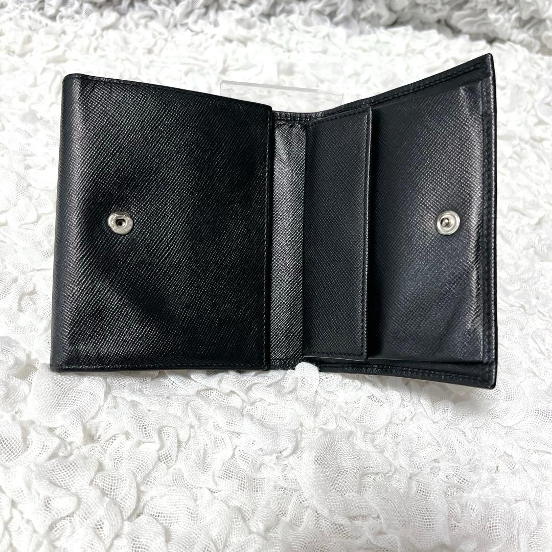 PRADA ブラック 三つ折り財布　プラダ　黒　サフィアーノレザー　コンパクト