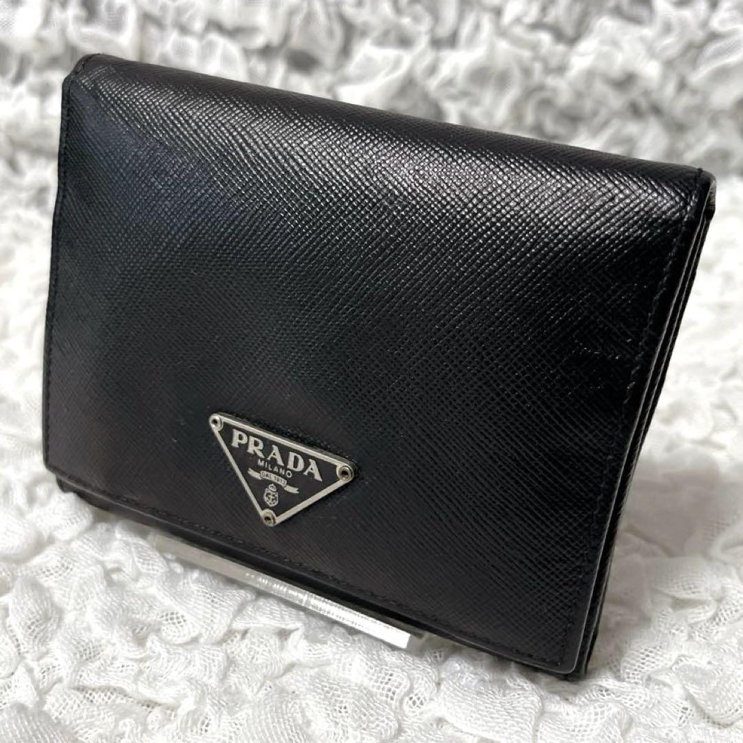 PRADA ブラック 三つ折り財布　プラダ　黒　サフィアーノレザー　コンパクト