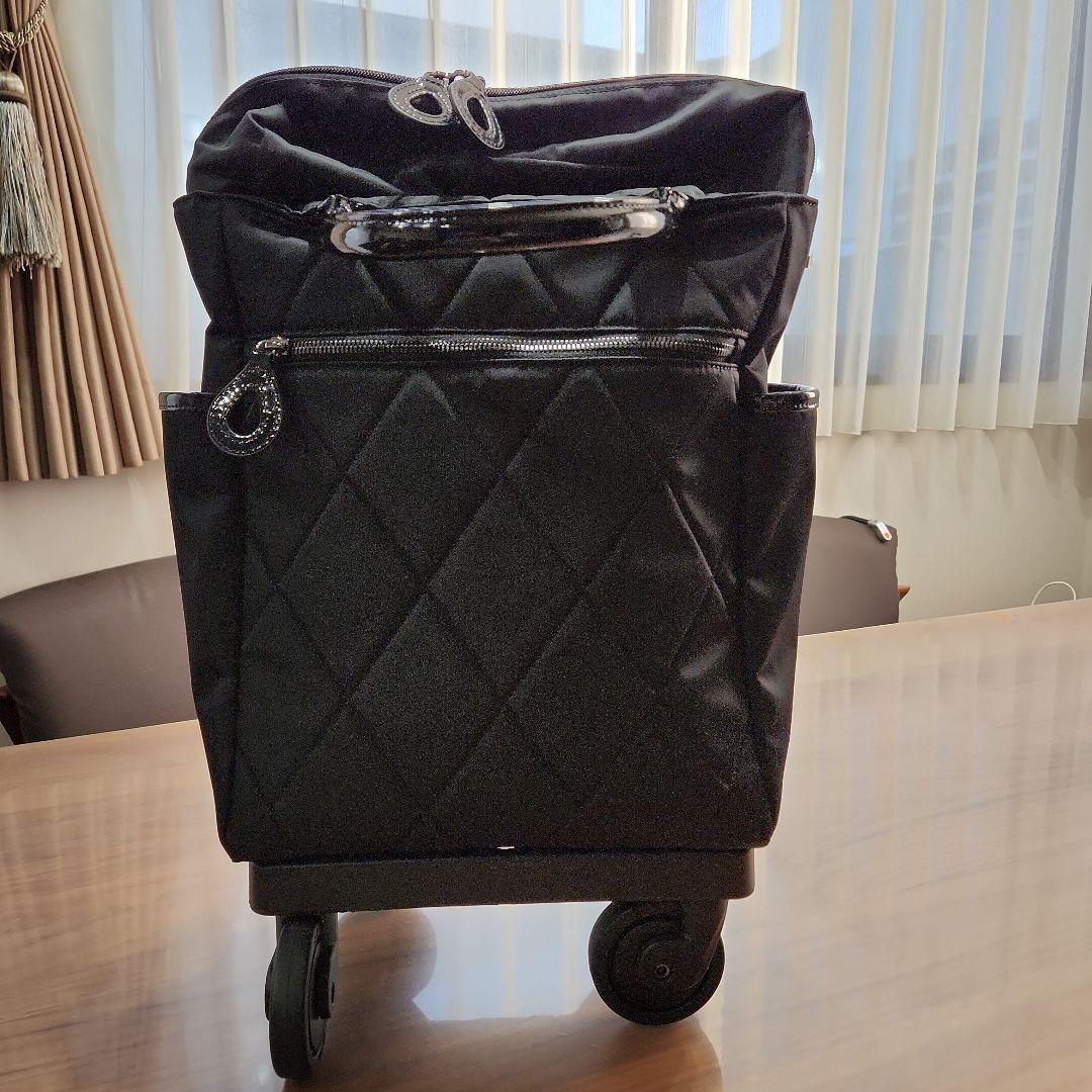 ティアラ　ブラックキルティングキャリーケース