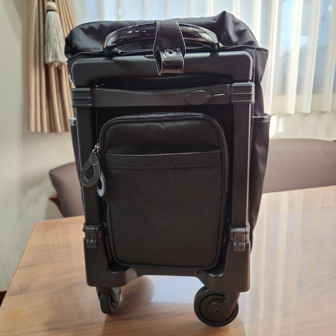 ティアラ　ブラックキルティングキャリーケース