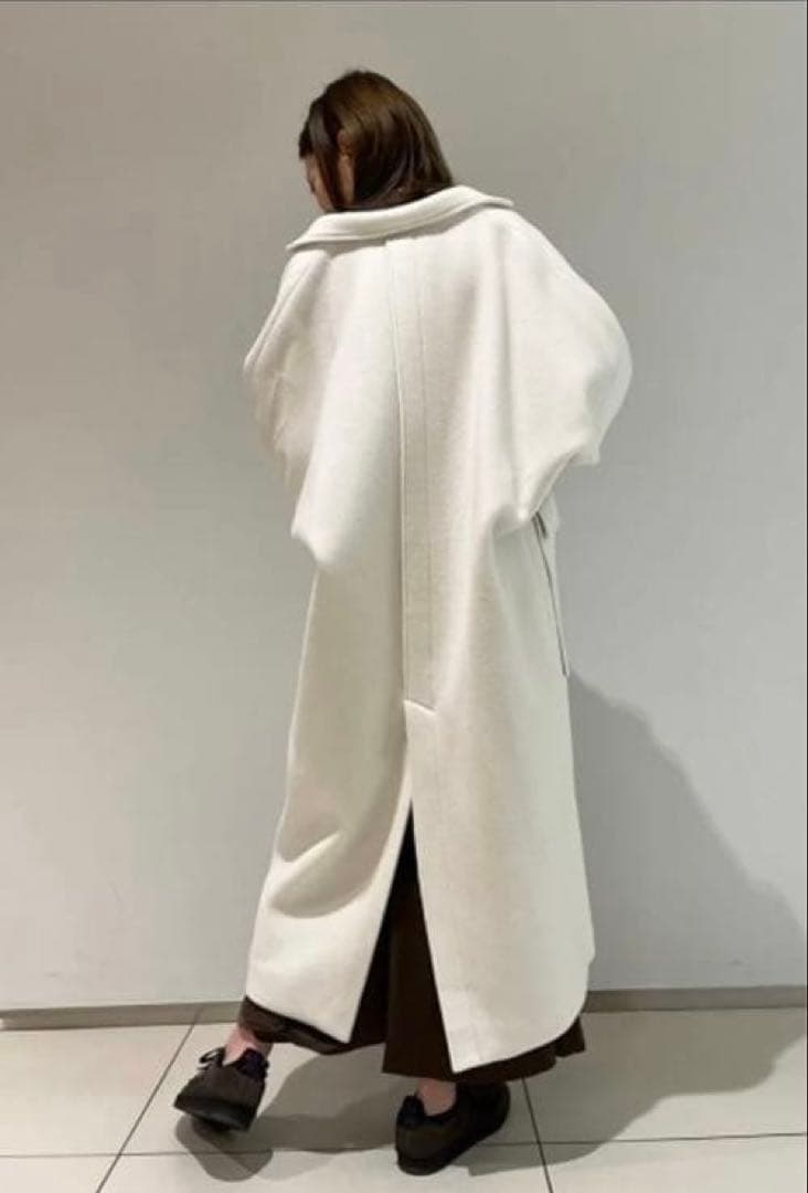 【美品】emmi atelier リサイクルウールロングコート アイボリー