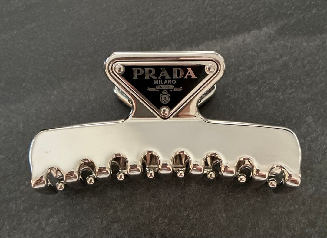 PRADA ヘアクリップ　シルバー