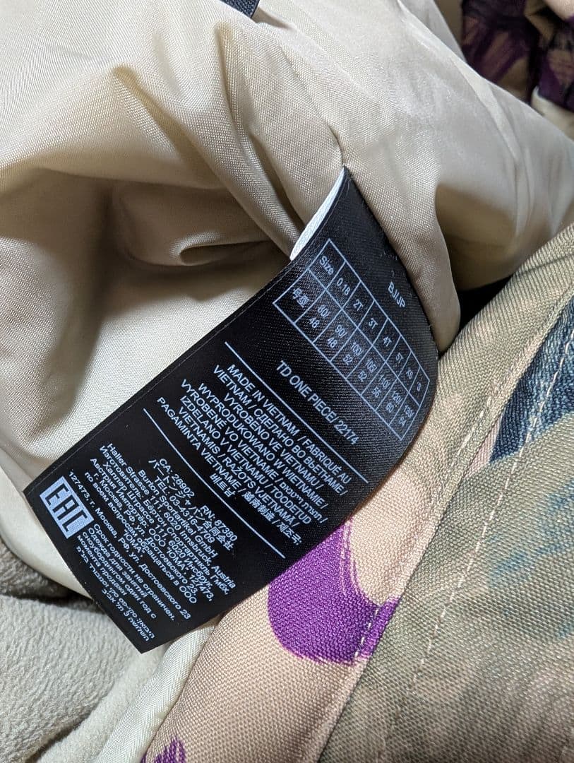 1回使用のみ　BURTON スノースーツ　XS　レアカラー