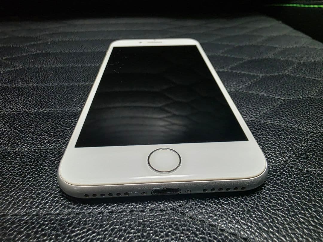 iPhone 8 シルバー 本体 SIMフリー 64GB