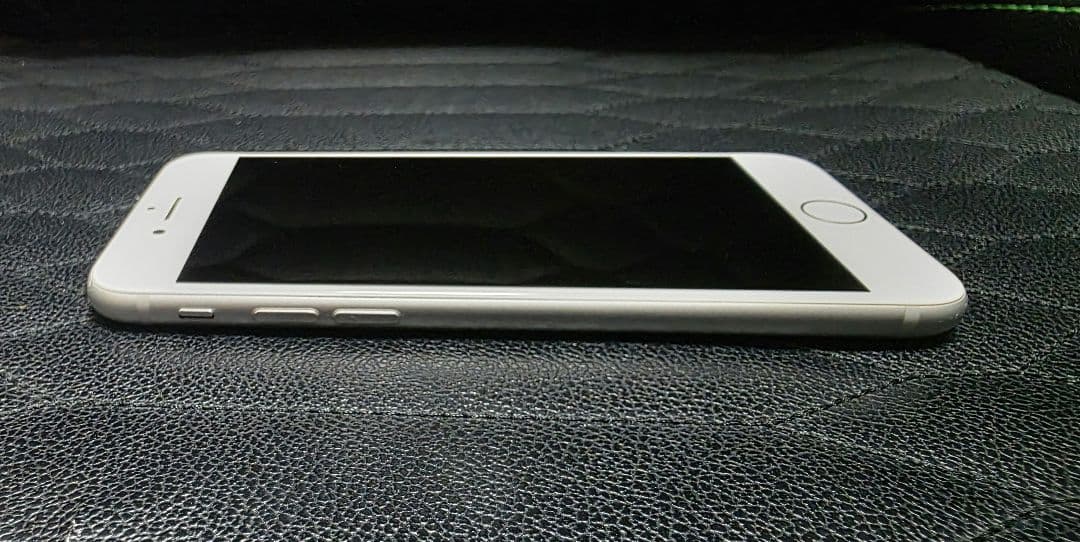 iPhone 8 シルバー 本体 SIMフリー 64GB