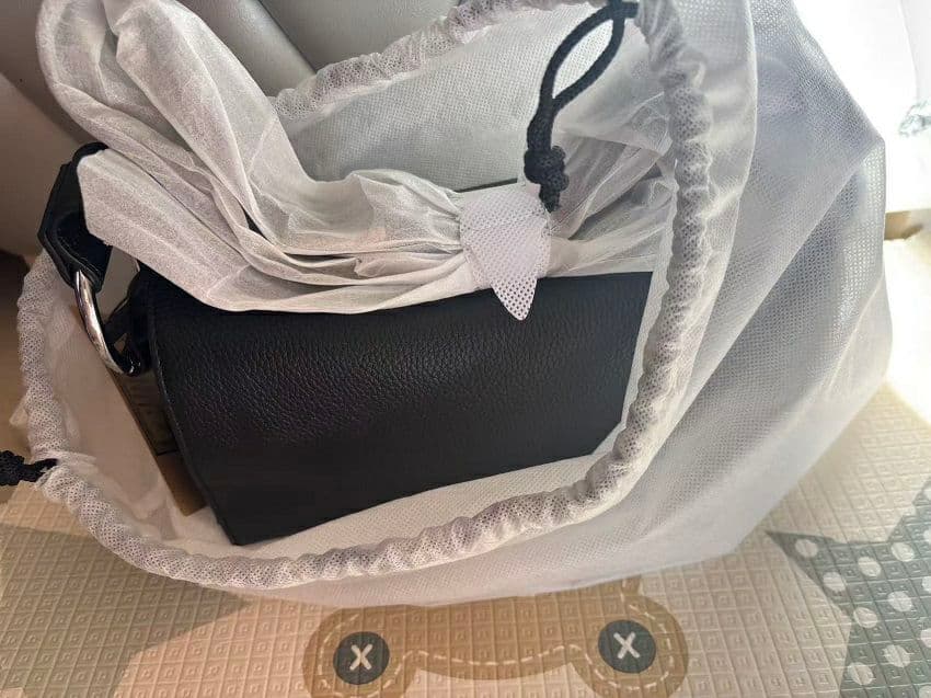 【美品】BEARDSLEY レザーボディバッグ