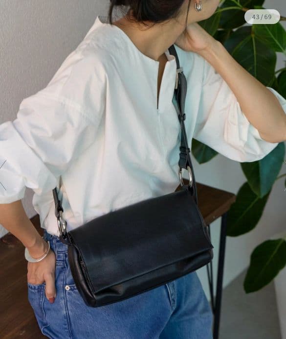 【美品】BEARDSLEY レザーボディバッグ